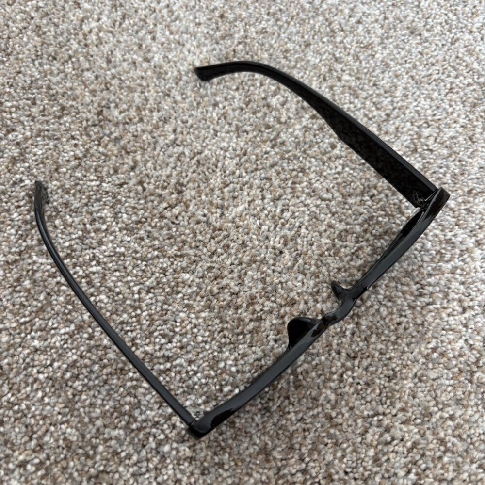 Black Plastic Y2K Square Sunglasses - Picture 5 of 7